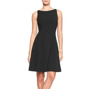 Banana Republic Petite SM Seamed Fit And Flair
